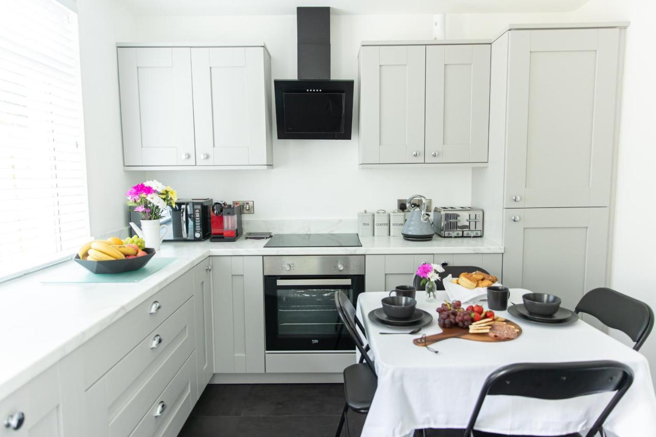 Entire Family Home , Large Rear Garden And Free Parking Белфаст Екстериор снимка